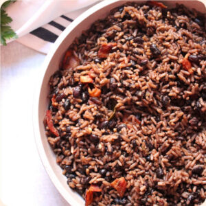 Image of a large plate of arroz con gandules
